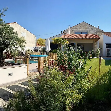 Maison De Caractere Avec Piscine *